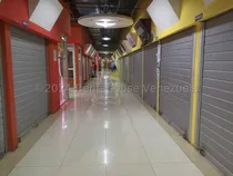 Comprar Mini Local Comercial, Ubicado En Gran Bazar San Diego (cc Fin De Siglo); Cuenta Con Excelente Iluminación Y Equipamiento, Paredes Acanaladas Y Repisas Listas Para Colocar Los Productos. 