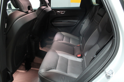 Imagen 9 de 15 de Volvo Xc60 R-desgin Plug In Hybrid T8 2021 (hibrido)