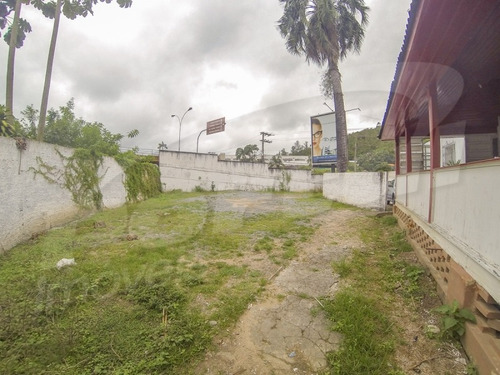 Casa Comercial Ou Residencial Com Aproximadamente 230 M², No Bairro Centro, Contendo 4 Dormitórios E Demais Dependências. - 3571175v
