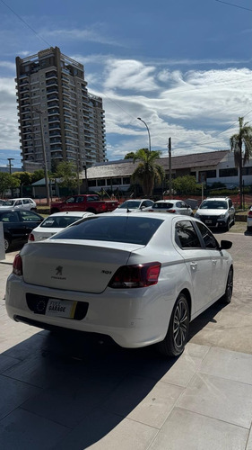 Peugeot 301 1.6 Allure