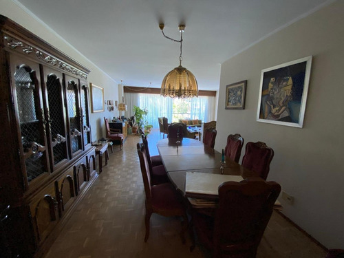 Venta De Apartamento 3 Dormitorios, 2 Garages En Villa Biarritz.