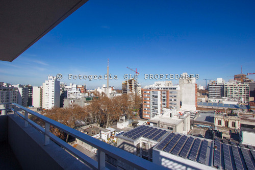 Venta De Penthouse De Dos Dormitorios En Montevideo, Cordón Con Gran Terraza Y Parrillero. Con Cochera Doble.