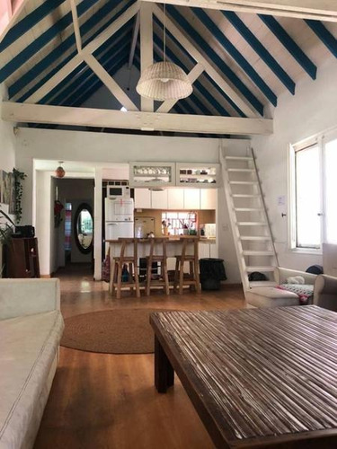 Imagen 5 de 17 de Artigas Esquina Miralla. Muy Linda Casa Con Gran Jardín Con Pileta!
