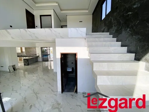Esta Casa Ha Sido Cuidadosamente Diseñada Para Combinar La Belleza Estética Con La Funcionalidad. Cada Rincón De Esta Propiedad Refleja Una Atención Meticulosa A Los Detalles, Desde Los Acabados De Al