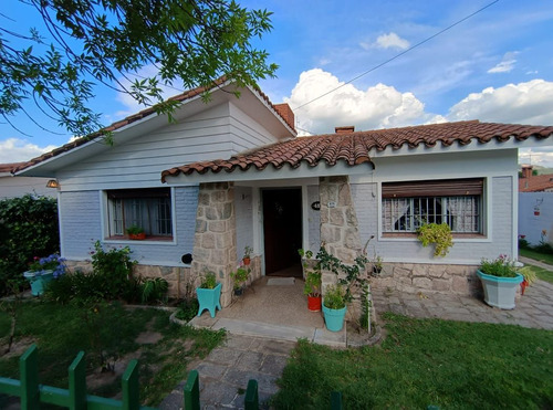 Venta Casa 2 Dormitorios La Falda Con Cochera