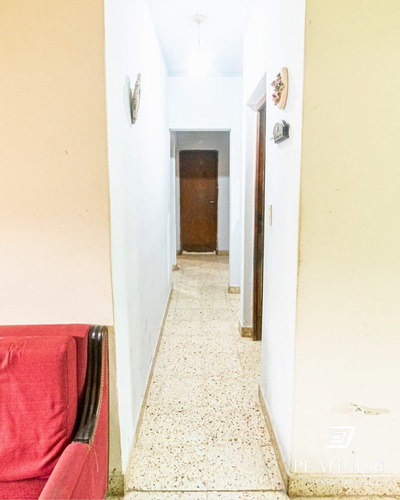 Venta Casa 4 Dormitorios Tres Cerritos Con Cochera