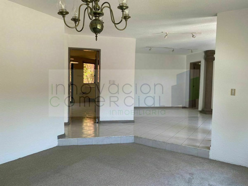 Imagen 3 de 30 de Jurica, Casa De Un Nivel Con Terraza, Jacuzzi Y Más De 300m2
