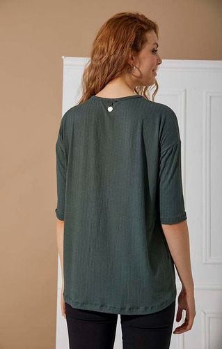Imagen 3 de 4 de Remera Amplia Jaquard Manga 3/4 Mujer Rimmel