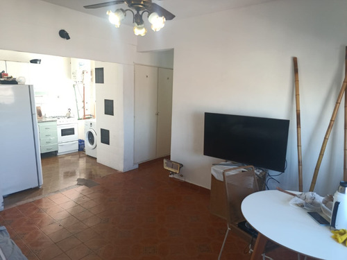 3 Ambientes Con Excelente Vista, A Metros De Hipólito Irigoyen