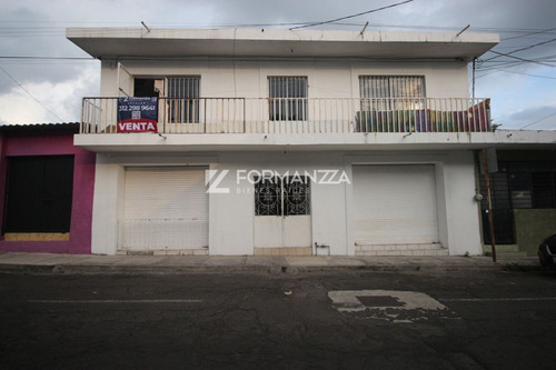 Casa Con Locales En Venta En Colonia Centro En Colima