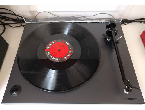 Tocadiscos Rega Planar Rp1 Con Cápsula Rega Carbón Negro (Usado)