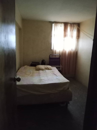 Imagen 7 de 8 de Apartamento 23 De Enero Cómo Y Amplio En Piso Bajo