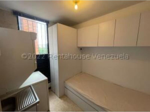 #24-23759 Elegante Apartamento En Cerro Verde