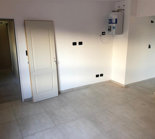 Imagen 6 de 15 de Nuevo Precio - Departamento 2 Amb 1º Piso Al Frente C/ Balcón