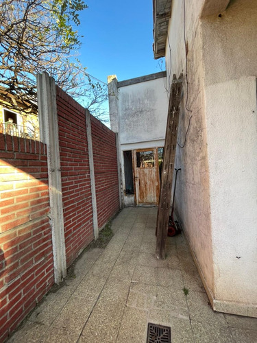 Castelar Norte Casa De 3 Ambientes Con Terreno Apta Crédito