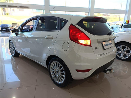 Imagem 6 de 10 de Fiesta 1.6 Titanium Hatch 16v Flex 4p Manual