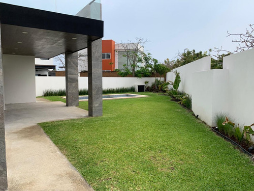 Residencia En Venta En Punta Tiburón Marina & Golf En La Riviera Veracruzana, 4 Recámaras Cada Una Con Baño, Alberca, Cuarto De Servicio