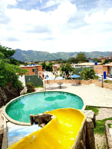Imagen 19 de 22 de En Venta Town House En Residencia Pozo Esmeralda Mm 555614