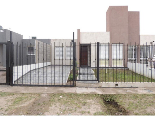 Imagen 2 de 12 de Casa B° Carrara De Horizonte Sur