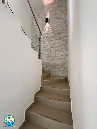 Casa En Venta En Res. Playuela - Tucacas.