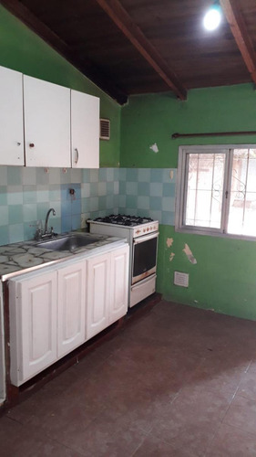 Casa En Venta - 2 Dormitorios 1 Baño - 300mts2 - Lomas De Zamora