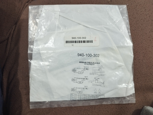 Sensor Industrial 940-100-302 En Su Empaque Serie 9d (Usado)