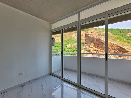 Imagen 9 de 12 de En Venta Apartamento En Res. Costarena Suites, Av. Costanera Nueva Barcelona