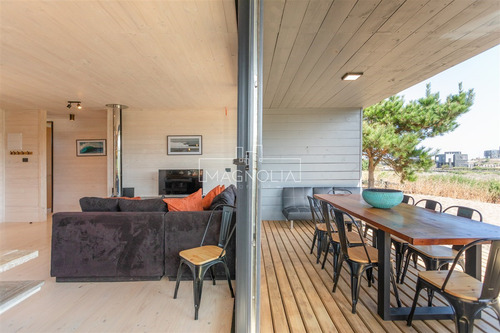 Casa En Venta De 3 Dorm. En Pichilemu