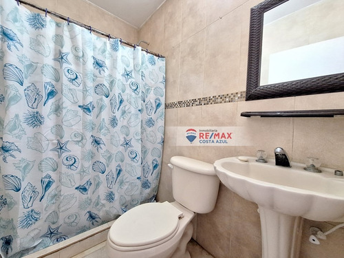 En Venta Town House De 3 Niveles Con Terraza Abierta En Villas Santorini, Tucacas.
