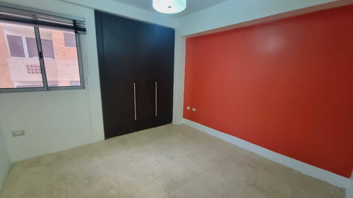 Apartamento En Venta En El Parral, Valencia 287518 Lz