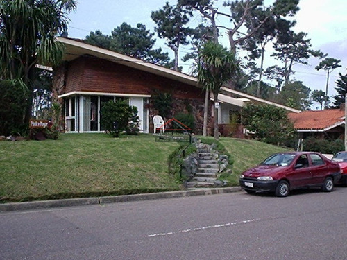 Casa En Mansa, 4 Dormitorios *- Ref: 3155