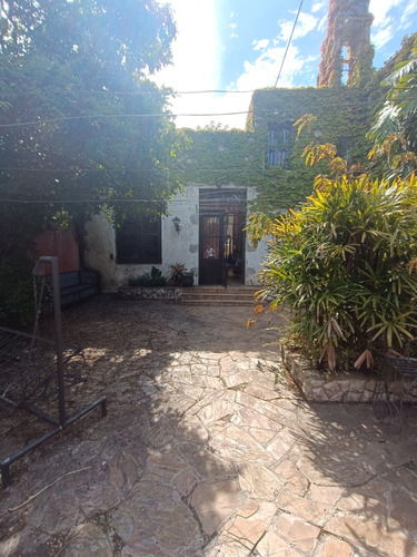 Casa +5 Dormitorios Con Garaje, Cochera Y Fondo