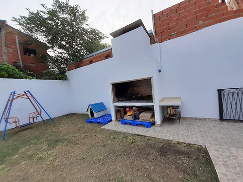 Casa En Venta En Ricardo Rojas En Muy Buen Estado.