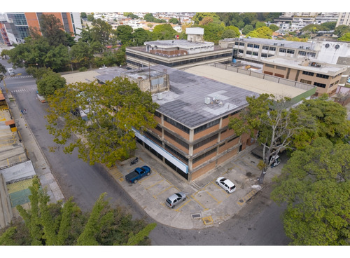 Se Vende Edf Comercial/industrial La Urbina Calle 1 78-25-05