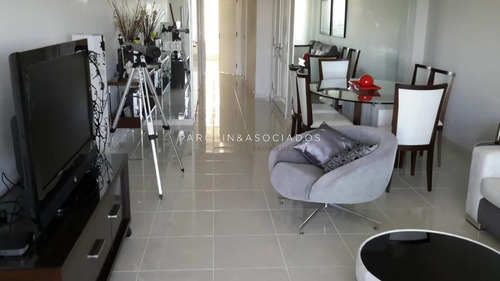 Apartamento En Venta De 2 Dormitorios En Edificio Le Jardin, Punta Del Este