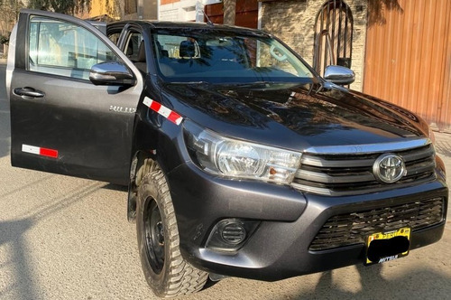 Imagen 13 de 18 de Excelente Camioneta Toyota Hilux 4x4 Sr, 65000km Del 2019