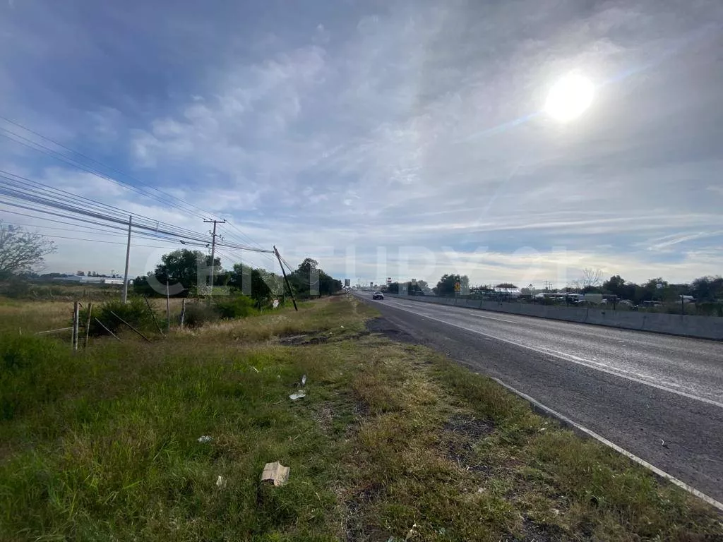 Terreno En Renta Frente A Carr. Federal 45, Los Ángeles, Corregidora, Querétaro