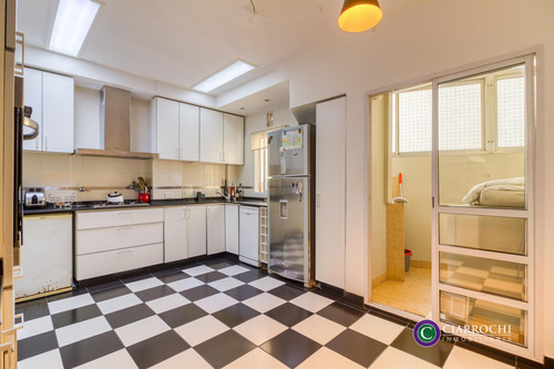 Piso De Categoría En Edificio Estilo Francés - Recoleta