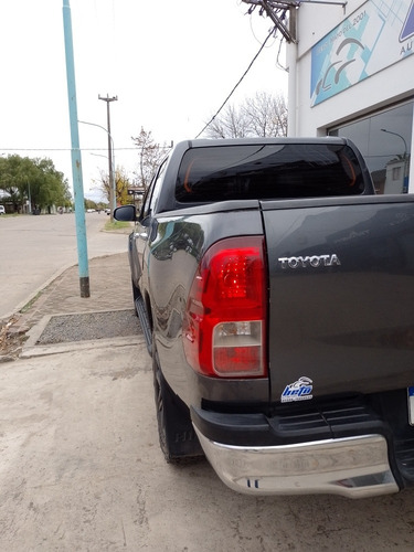 Imagen 4 de 13 de Toyota Hilux 2016 2.8 Cd Srx 177cv 4x4