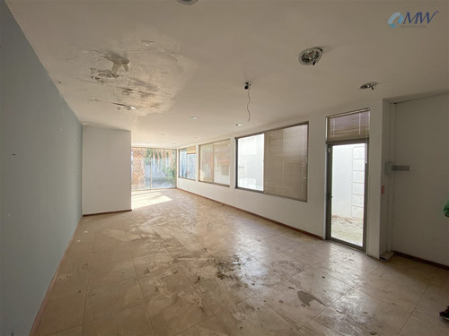 Amplia Casa - Oficina En Venta En El Mejor Barrio De Ñuñoa