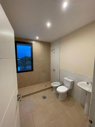 Casa En Venta - 2 Dormitorios 3 Baños - Mendoza