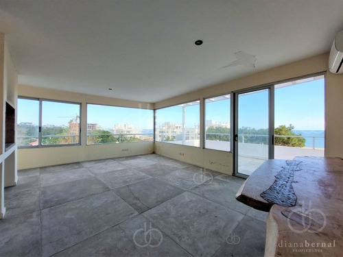 Imagen 16 de 20 de Penthouse Duplex Con Barbacoa Y Vista Al Mar
