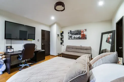 En Venta Casa En Rio Escondido Con Seguridad , A Pasos De Lomas Hipodromo