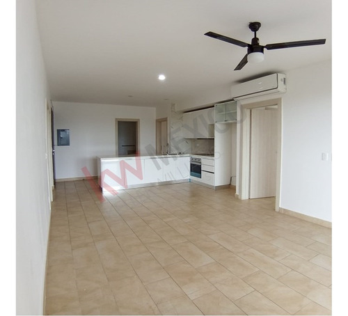 Departamento En Venta En Segundo Piso En Playa Del Carmen Con Excelentes Amenidades