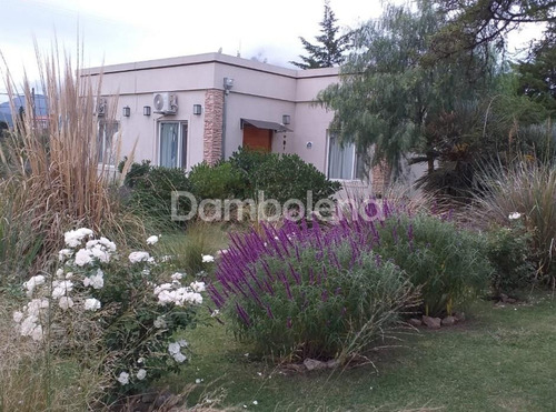 Imagen 1 de 9 de Turístico Cabaña En Venta O Permuta Ubicado En Capilla Del Monte, Punilla, Córdoba