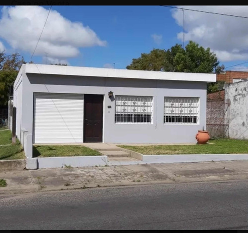 Casa En Nueva Helvecia Dpto Colonia Con Terreno Zona Centro Dueña Vende