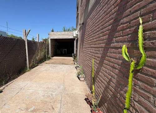Casa En Venta - 4 Dormitorios 1 Baño - La Reja