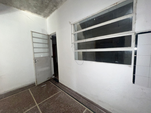 Venta Casa Sólida Con Amplio Terreno En Paso De La Arena, Padrón Único, 2 Dormitorios, Garage Varios Vehículos, Jardín, Fondo, Gran Potencial