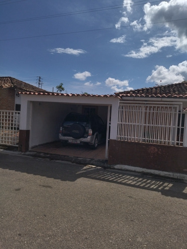 Imagen 2 de 14 de Casa En Altos Del Águila Charallave