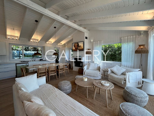 Casa En Cachagua Recién Remodelada Con Vista Al Mar